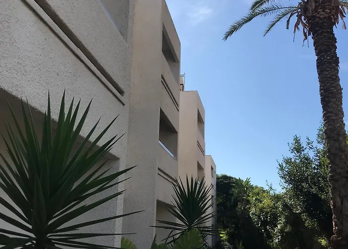 Daphne (adults Only)