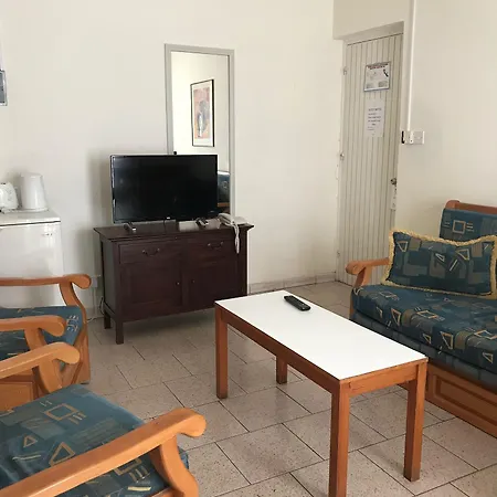 Daphne (adults Only) Lägenhetshotell Paphos