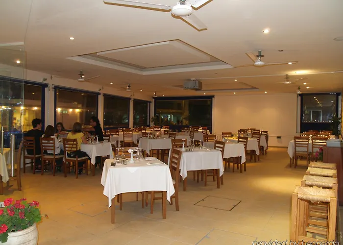 Daphne (adults Only) Lägenhetshotell Paphos